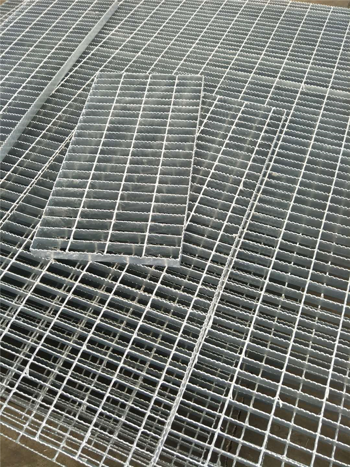 Hot-maquufin galvanized Steel Plate Grid
