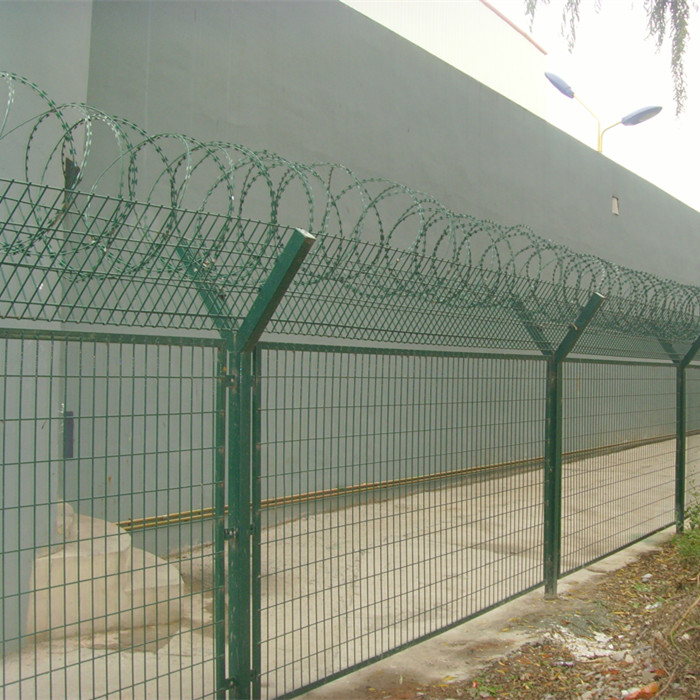 Reza Ribbon Fence