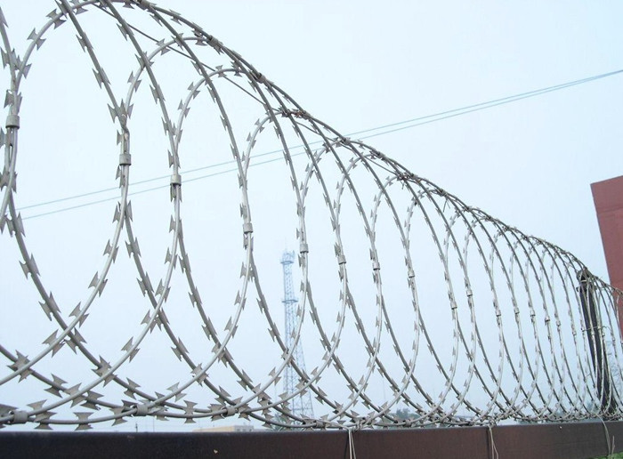 Flat-wrap Razor Wire Fencing