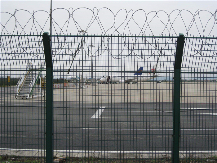 아름다운 공항 울타리