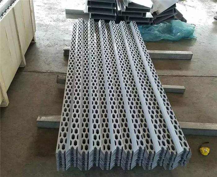 berlubang Aluminium Lembar 